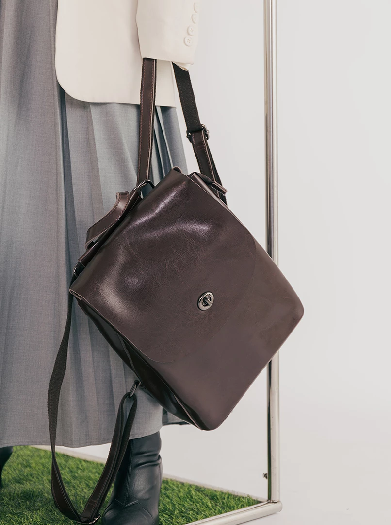 真牛皮質感後背包