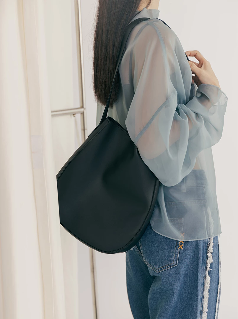 水桶質感單肩包