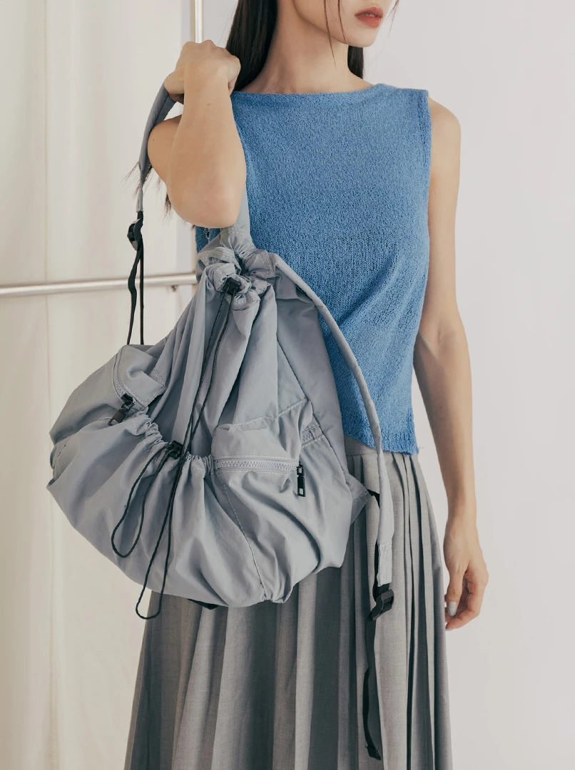 褶皺尼龍肩背包