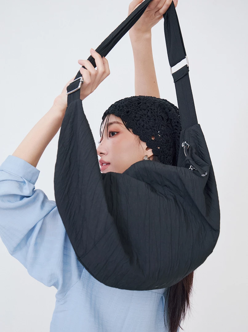 慵懶斜跨帆布包