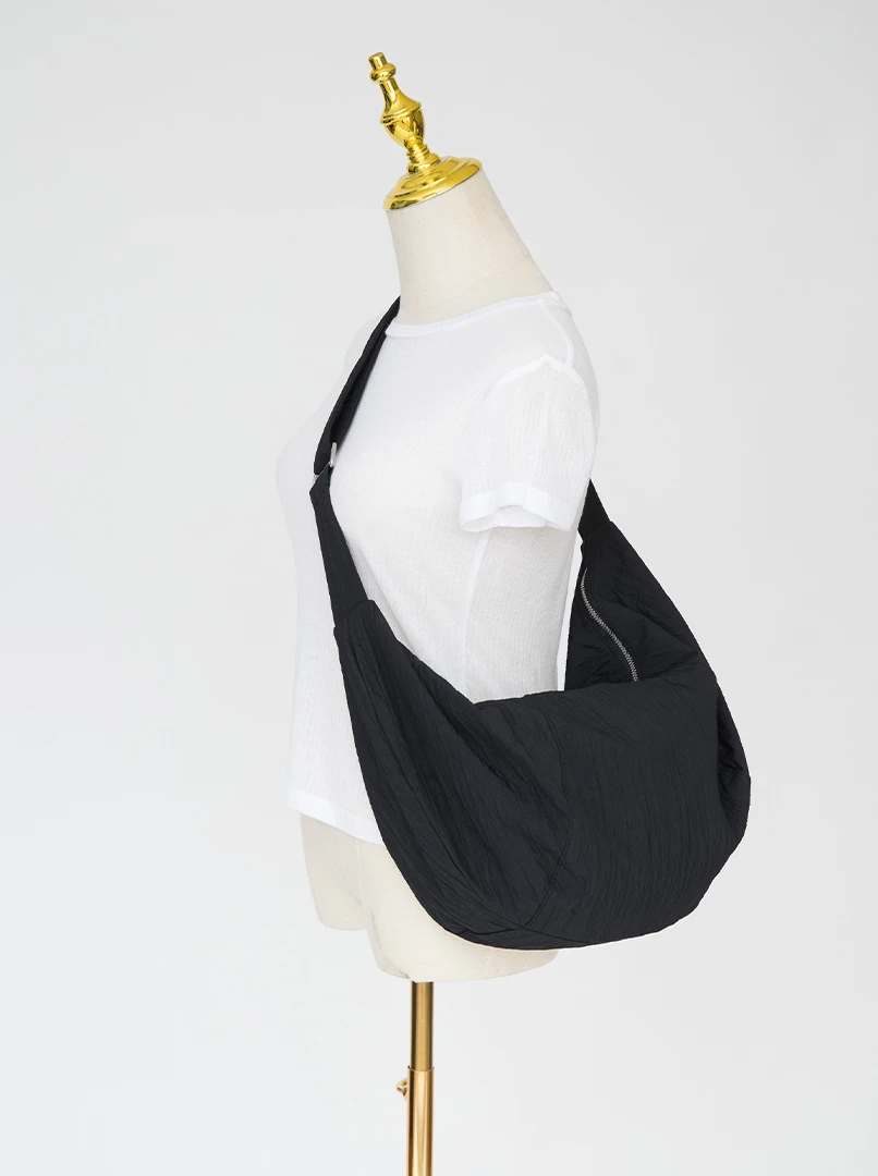 慵懶斜跨帆布包