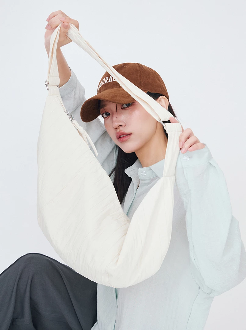 慵懶斜跨帆布包