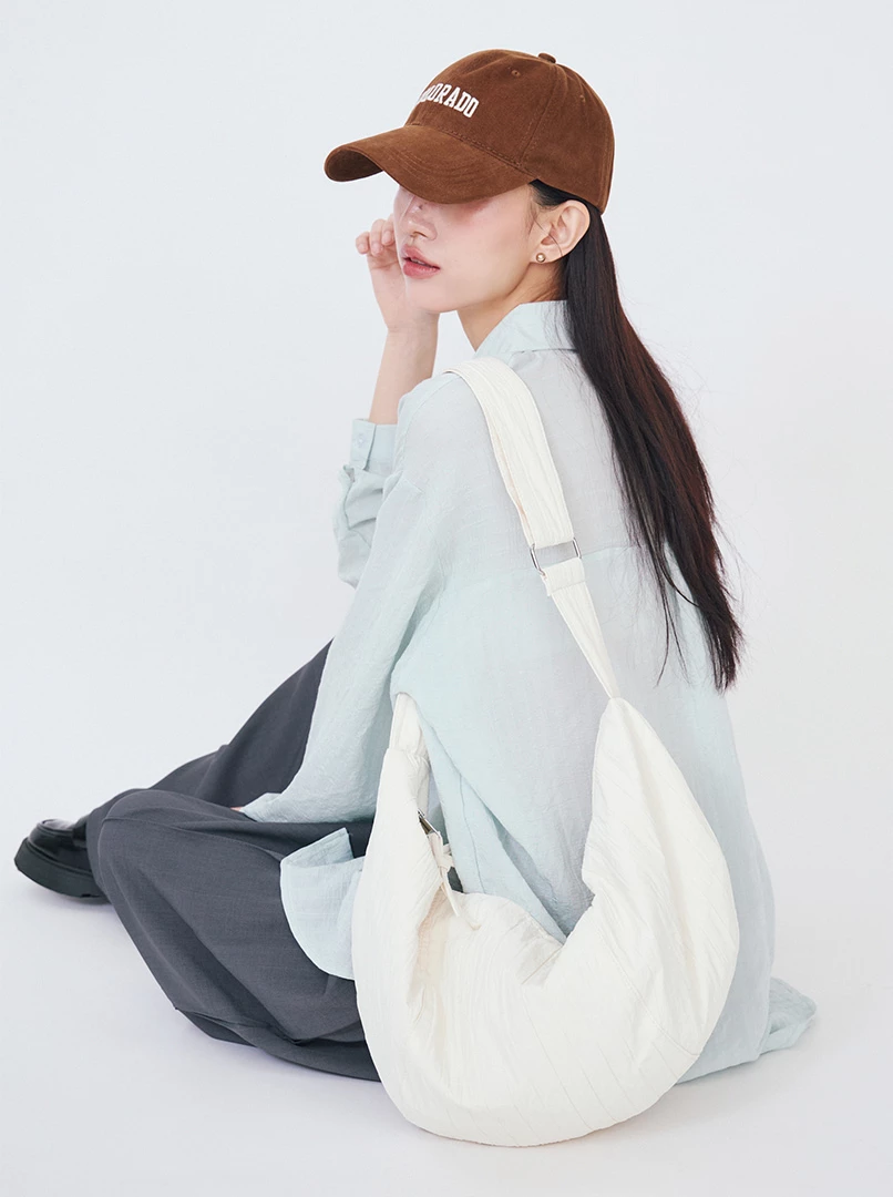 慵懶斜跨帆布包