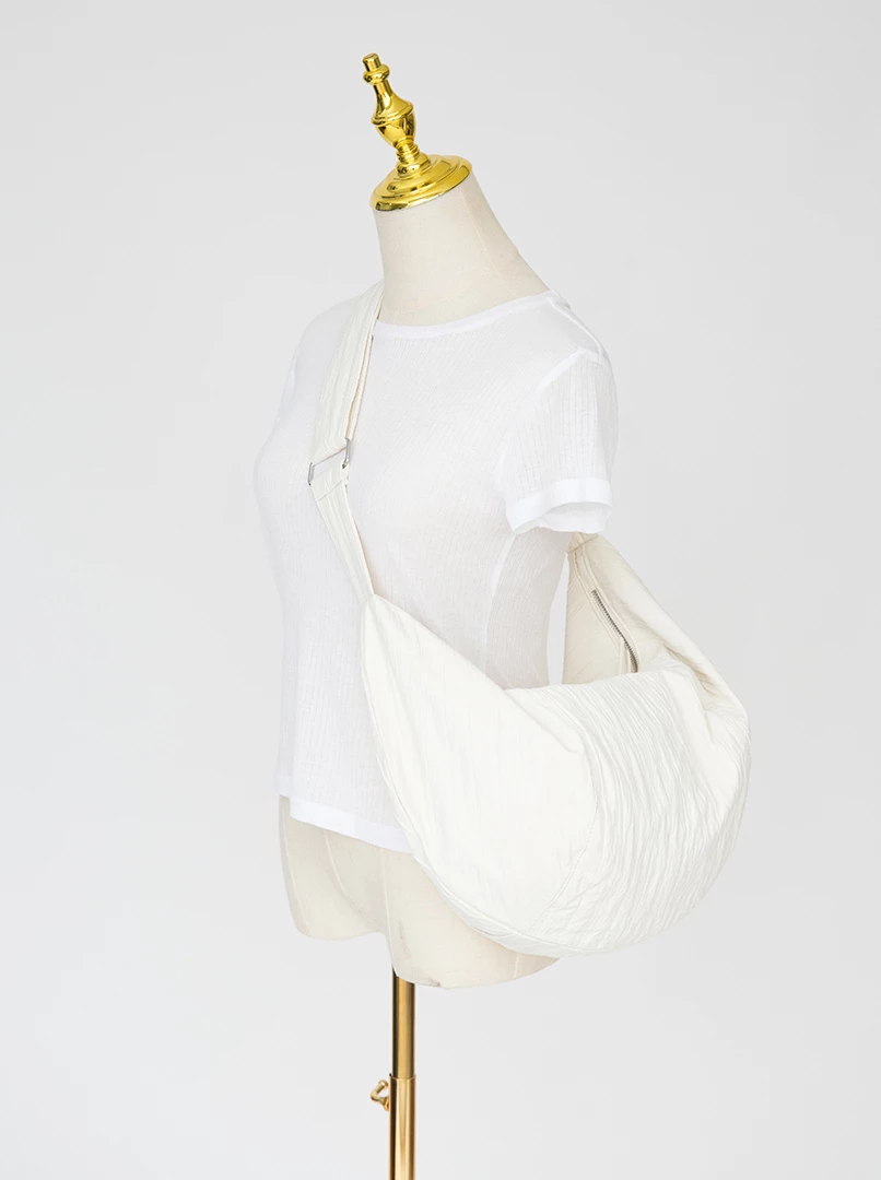 慵懶斜跨帆布包