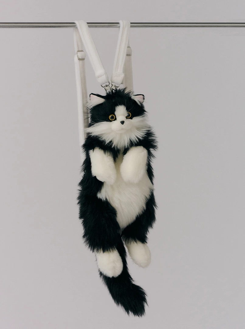 胡蘿蔔圍巾黑白貓娃娃包