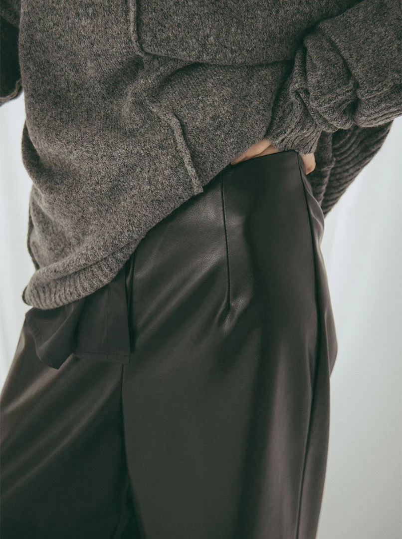 垂墜感皮革寬褲