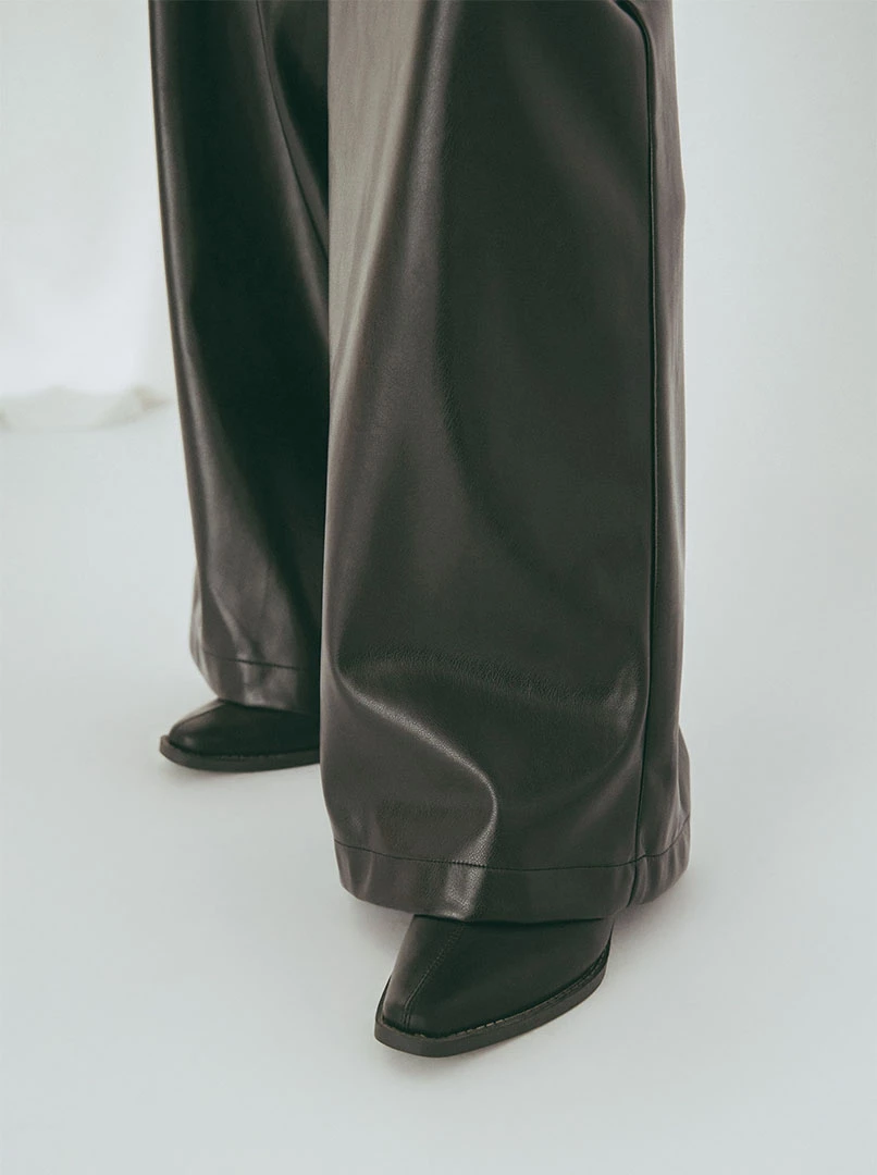垂墜感皮革寬褲