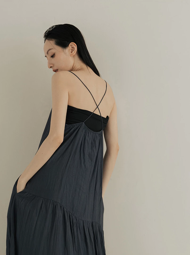 寬鬆交叉連身洋裝