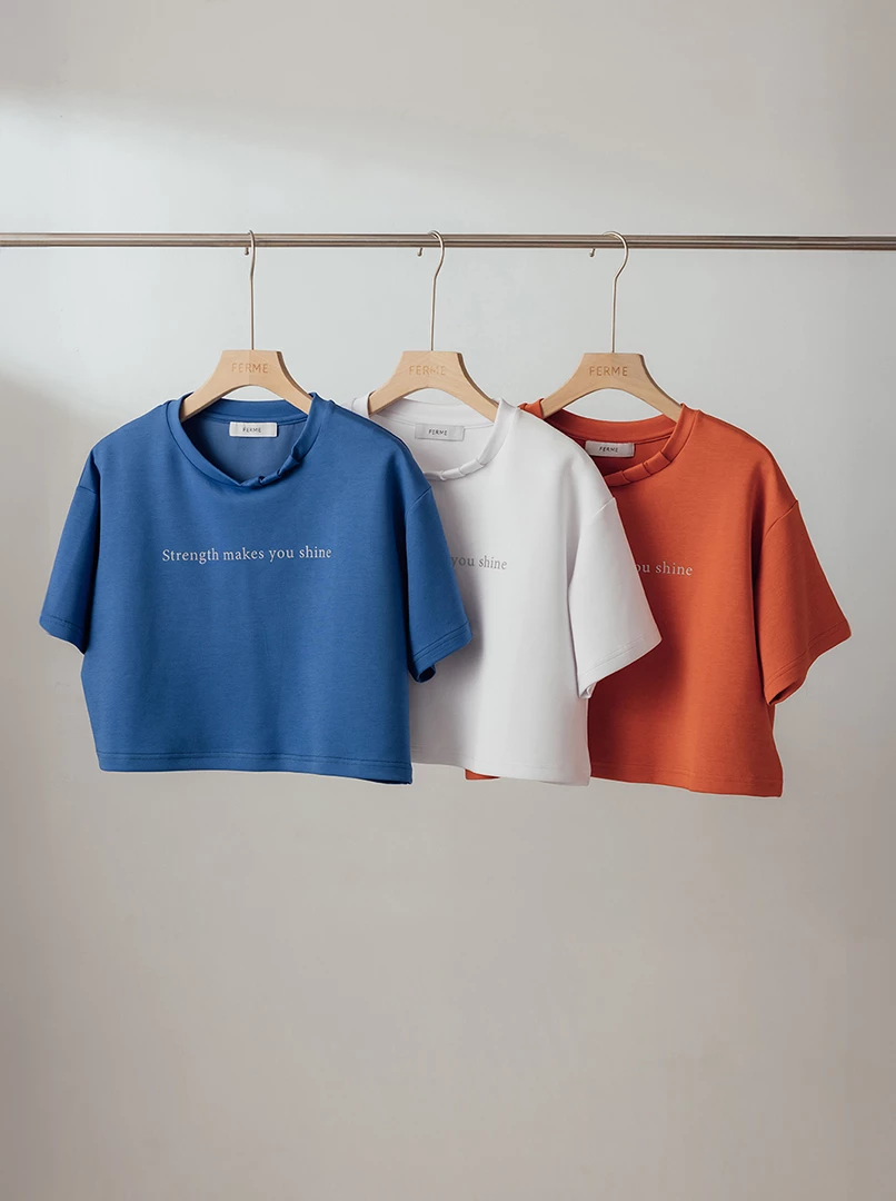 設計感英文短上衣