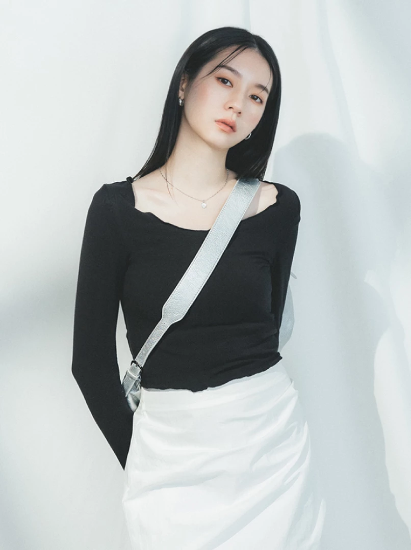 U領捲邊親膚上衣