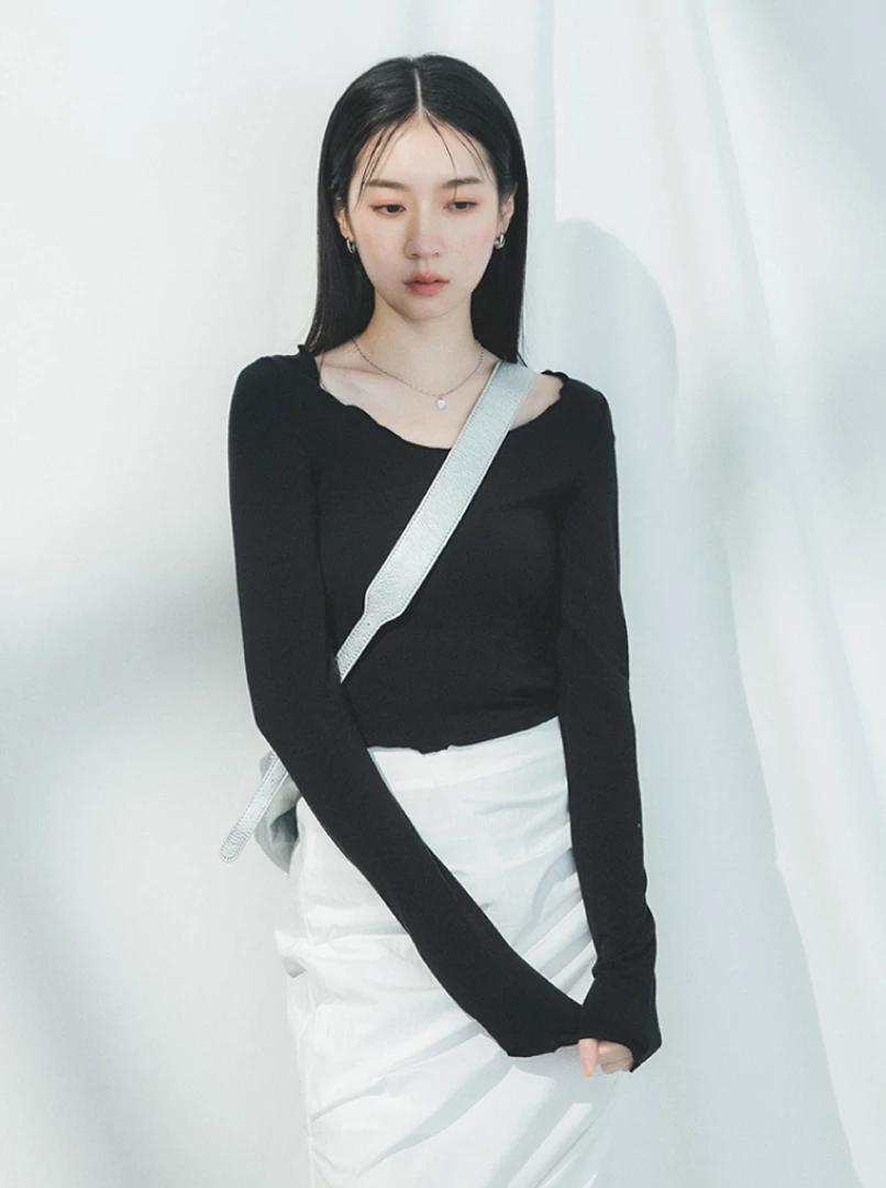 U領捲邊親膚上衣