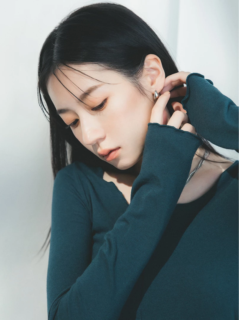 U領捲邊親膚上衣