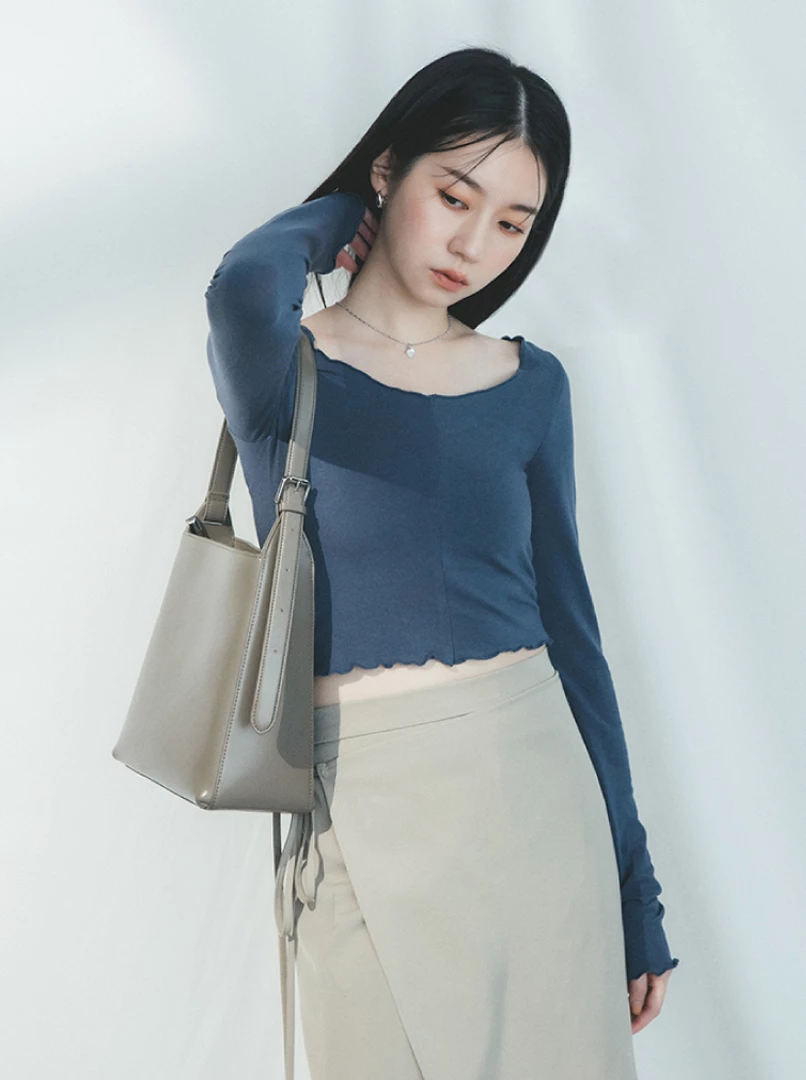 U領捲邊親膚上衣