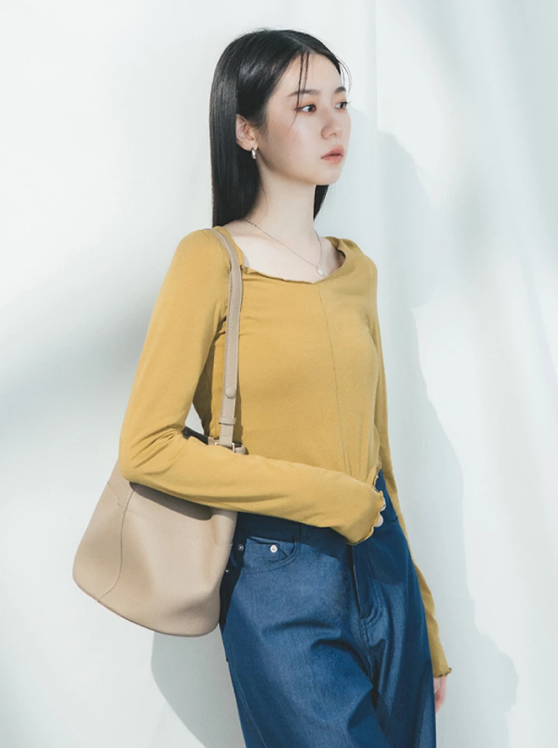 U領捲邊親膚上衣