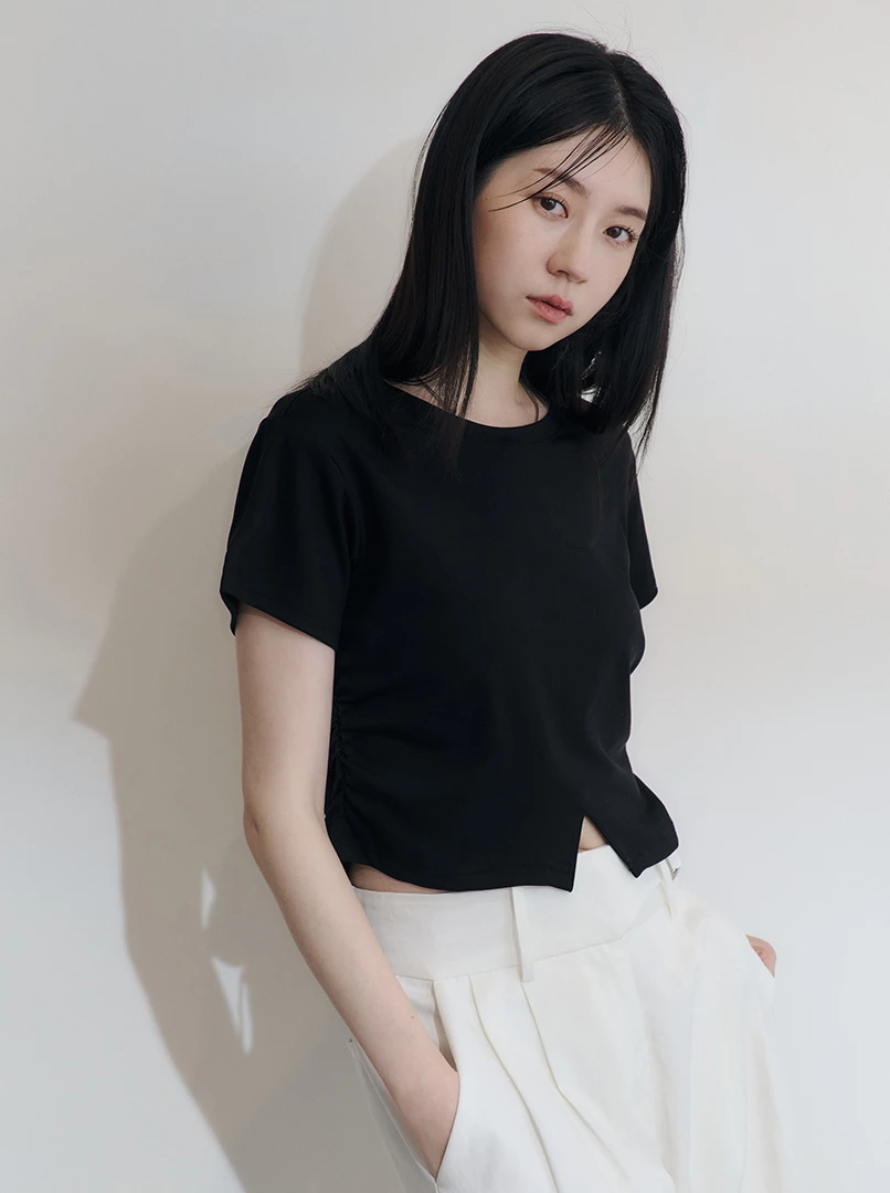 圓領小開衩質感上衣