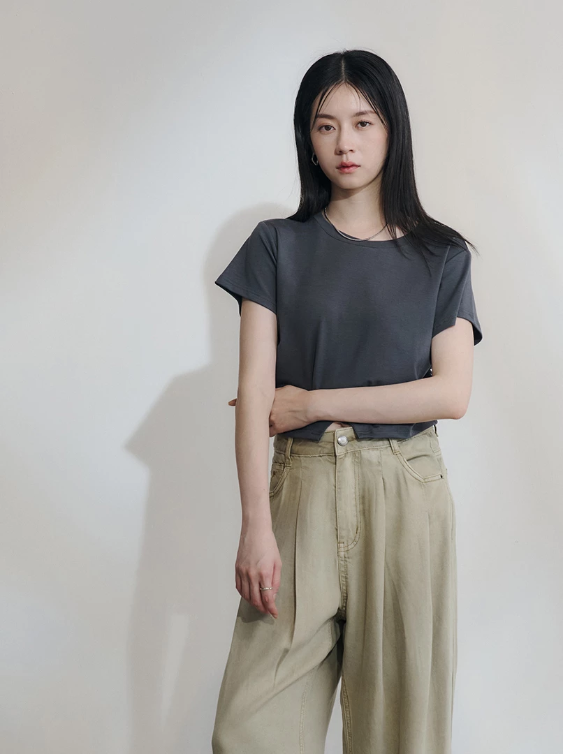 圓領小開衩質感上衣