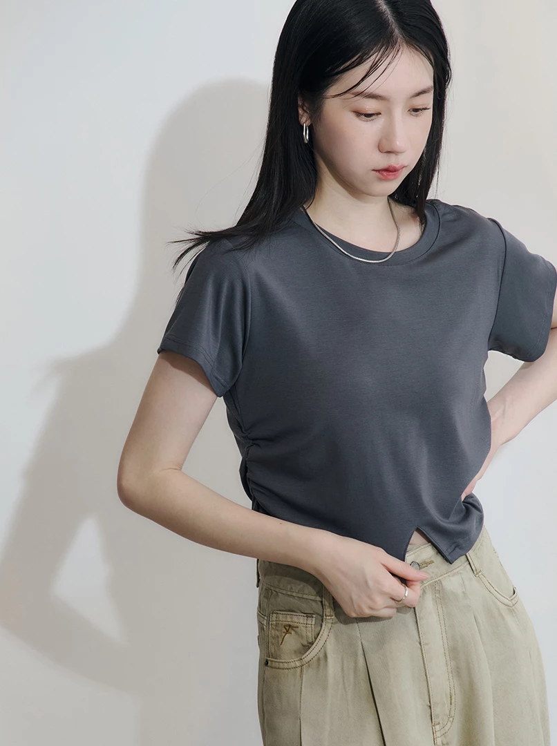 圓領小開衩質感上衣
