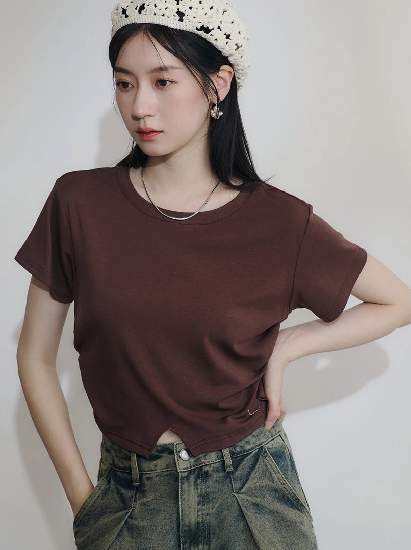 圓領小開衩質感上衣