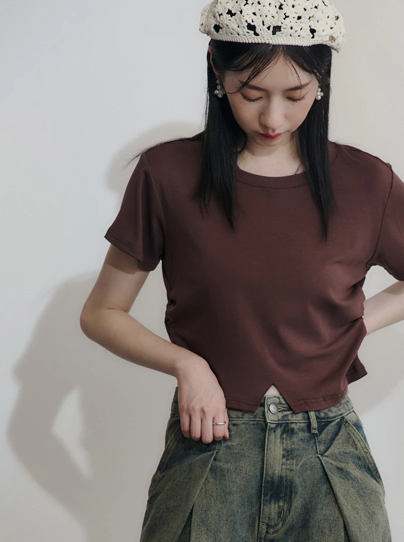 圓領小開衩質感上衣