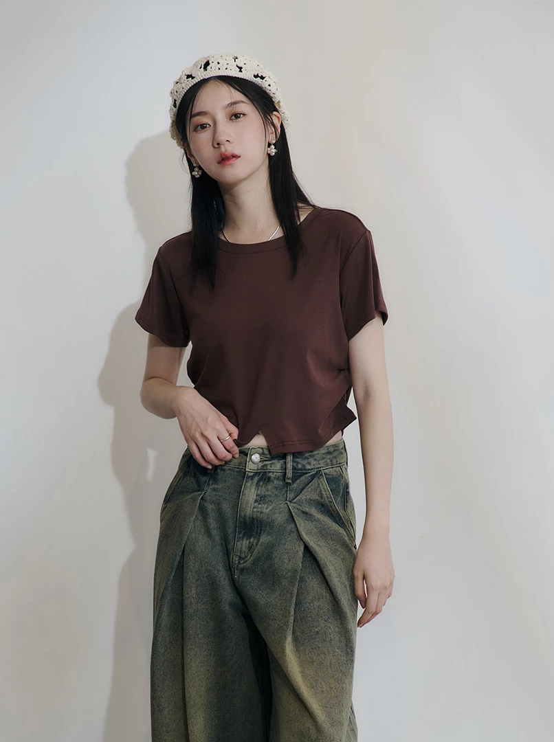 圓領小開衩質感上衣