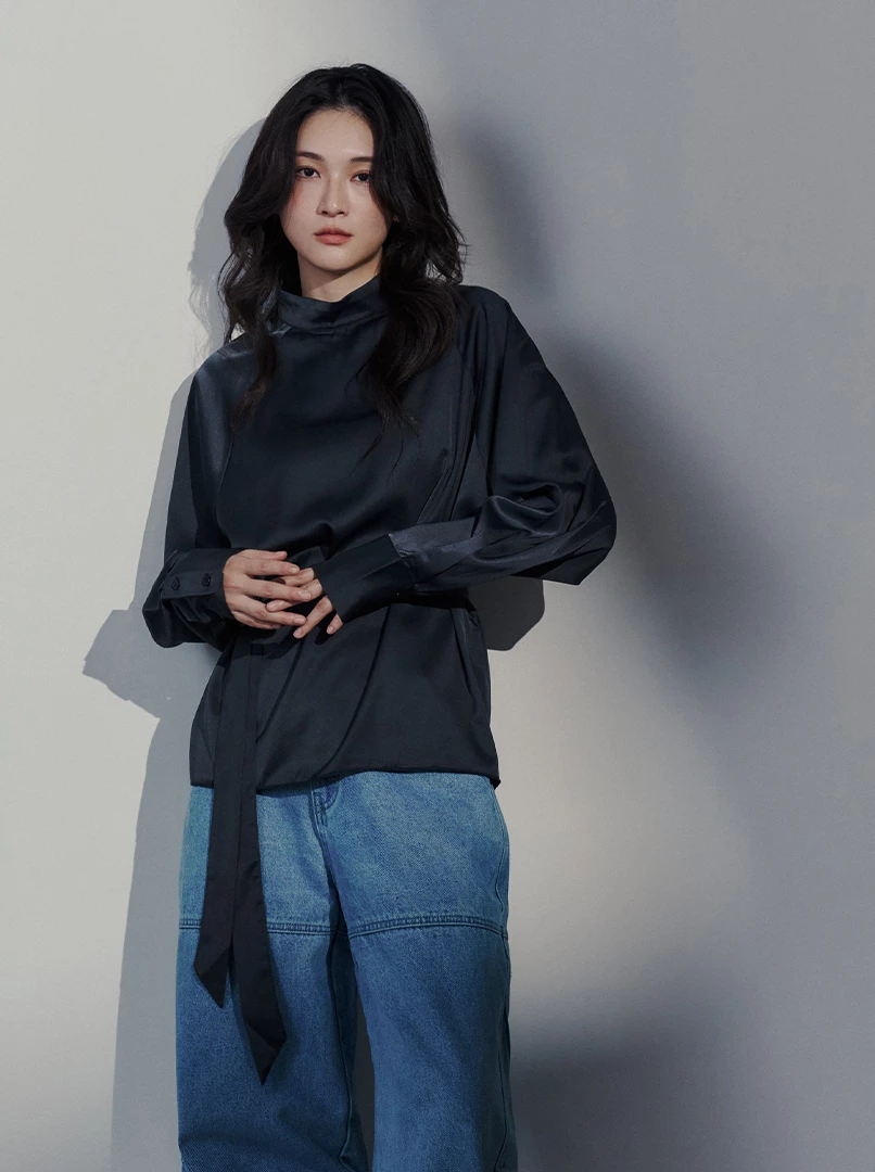 光澤感立領綁帶上衣