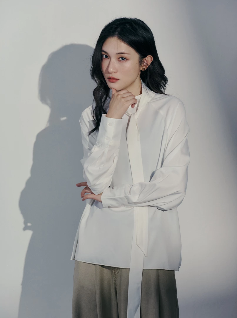 光澤感立領綁帶上衣