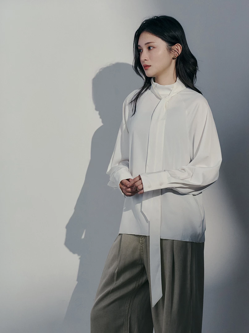 光澤感立領綁帶上衣