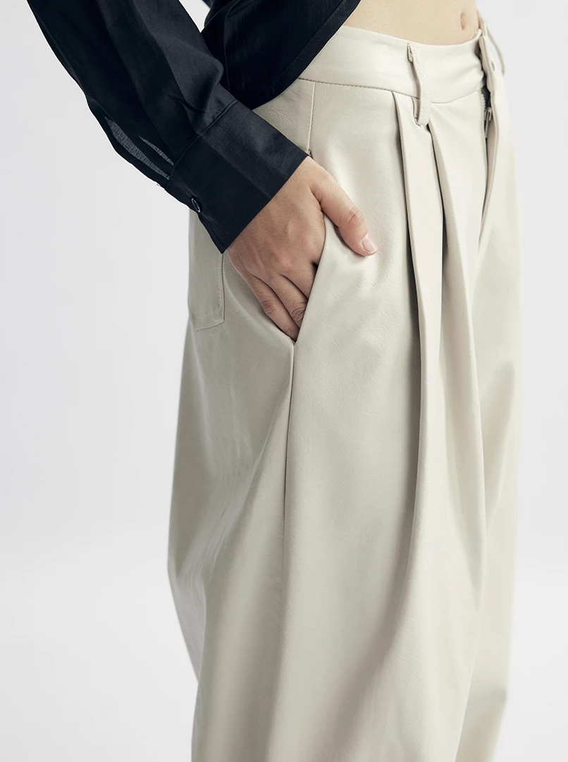 Red聯名雙褶皮革闊腿褲