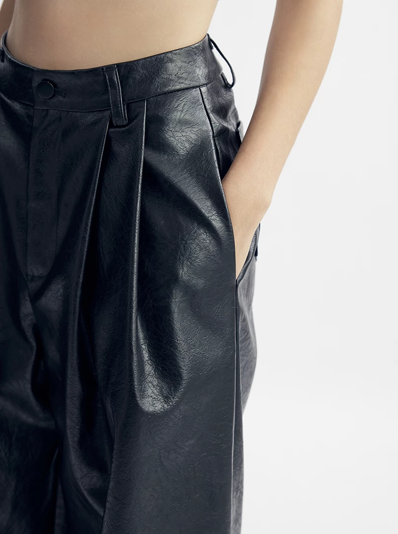 Red聯名雙褶皮革闊腿褲