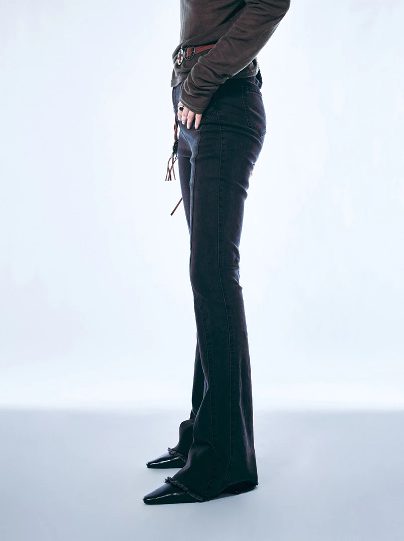 剪接設計線極瘦喇叭褲