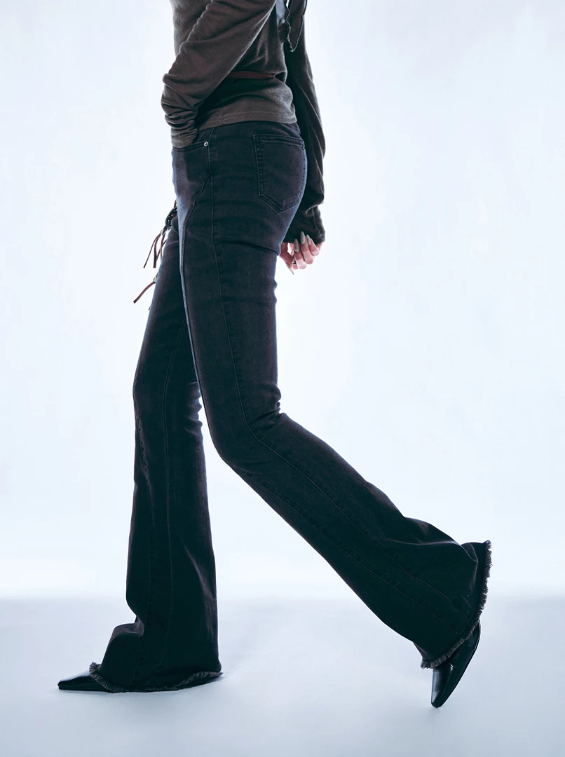 剪接設計線極瘦喇叭褲