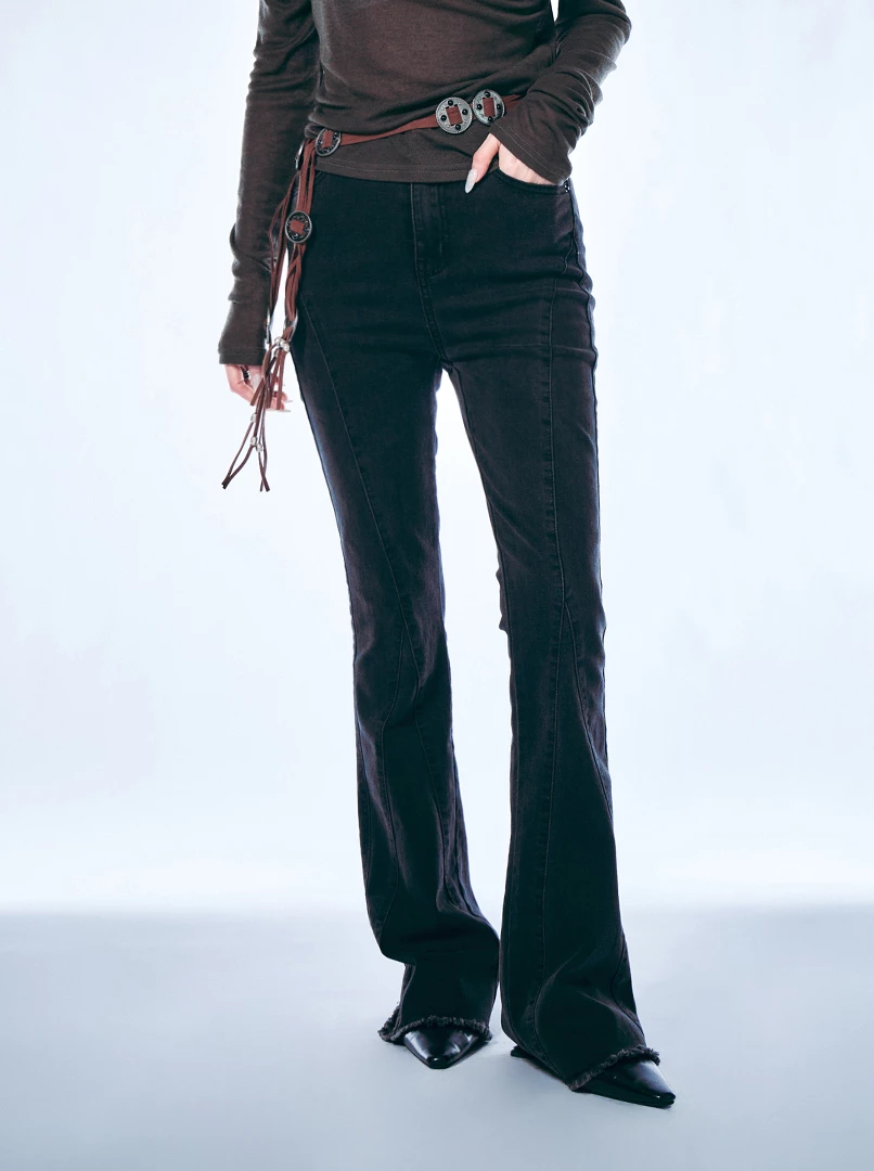 剪接設計線極瘦喇叭褲