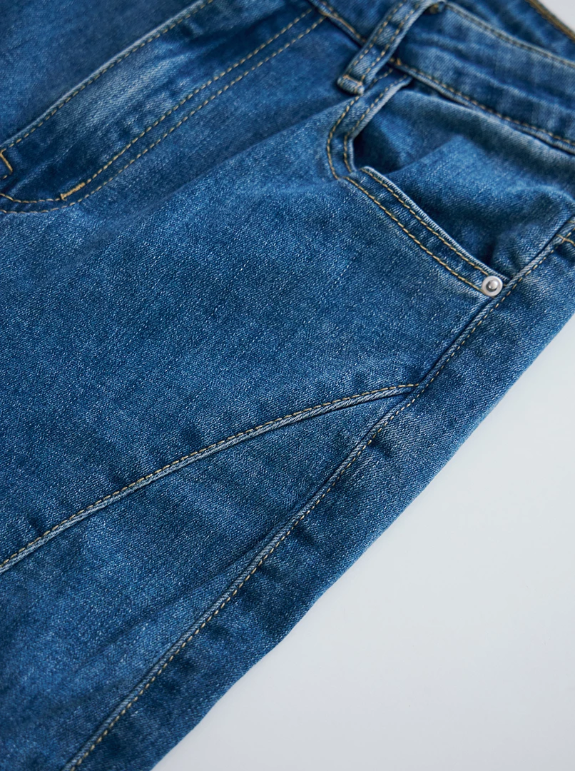 剪接設計線極瘦喇叭褲