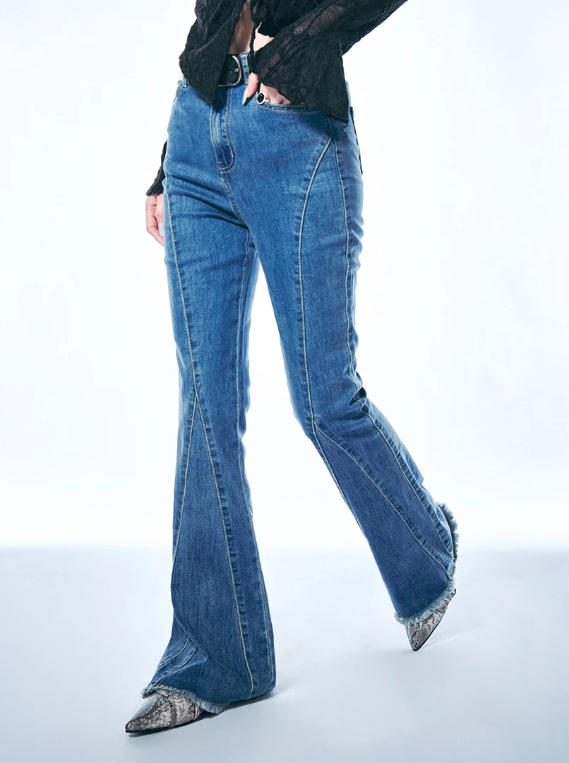 剪接設計線極瘦喇叭褲