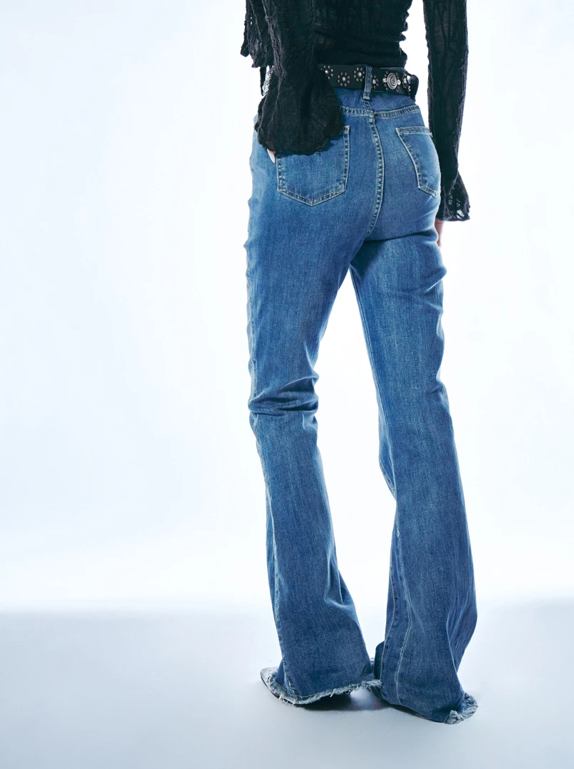 剪接設計線極瘦喇叭褲