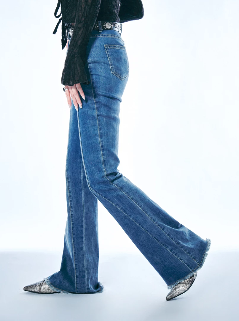 剪接設計線極瘦喇叭褲