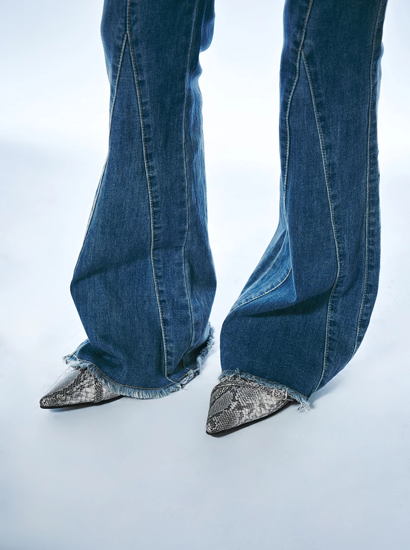 剪接設計線極瘦喇叭褲