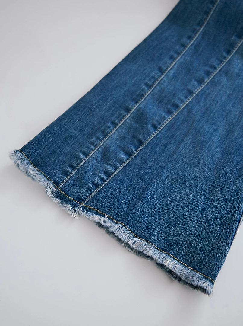 剪接設計線極瘦喇叭褲