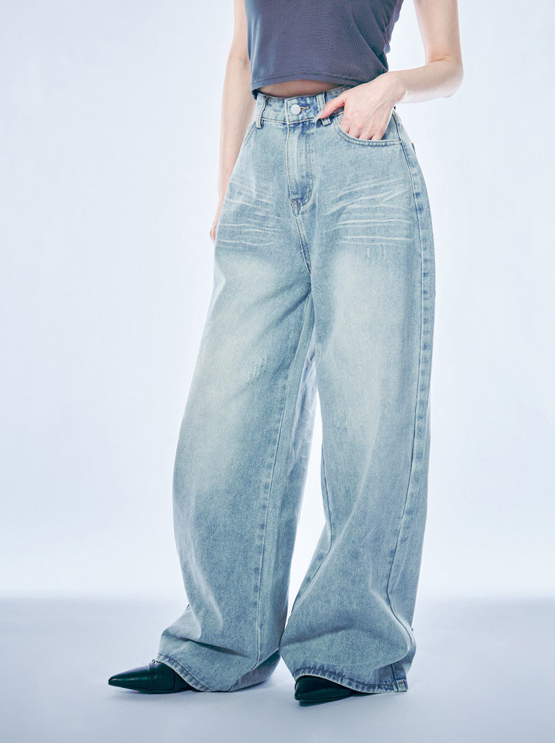 INS淺刷色後褲腳割破牛仔褲