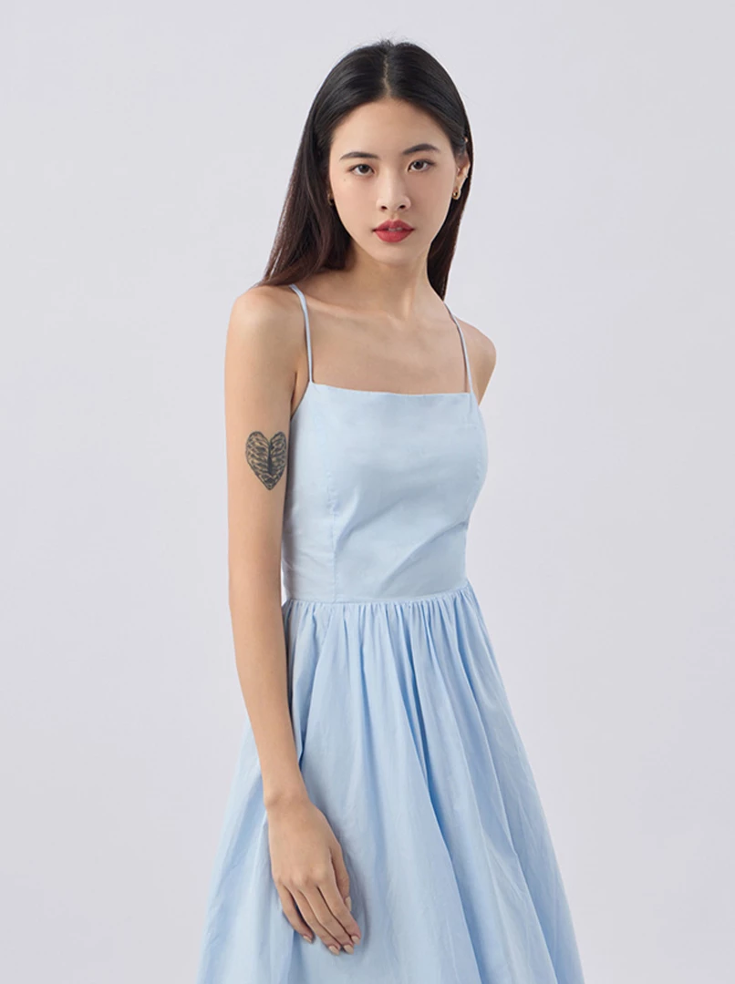 露背細褶綁帶長洋'