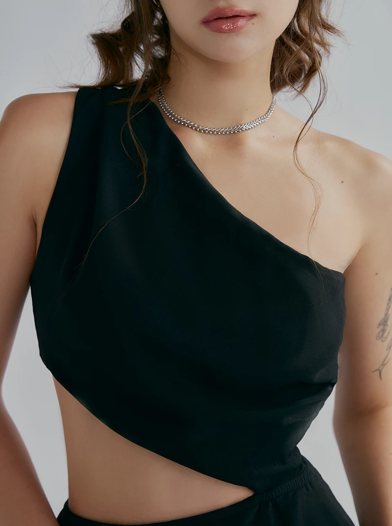 斜肩縷空連身裙