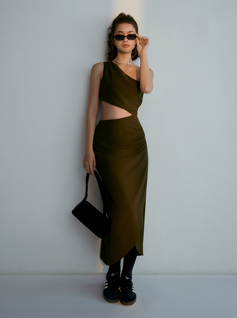 斜肩縷空連身裙'