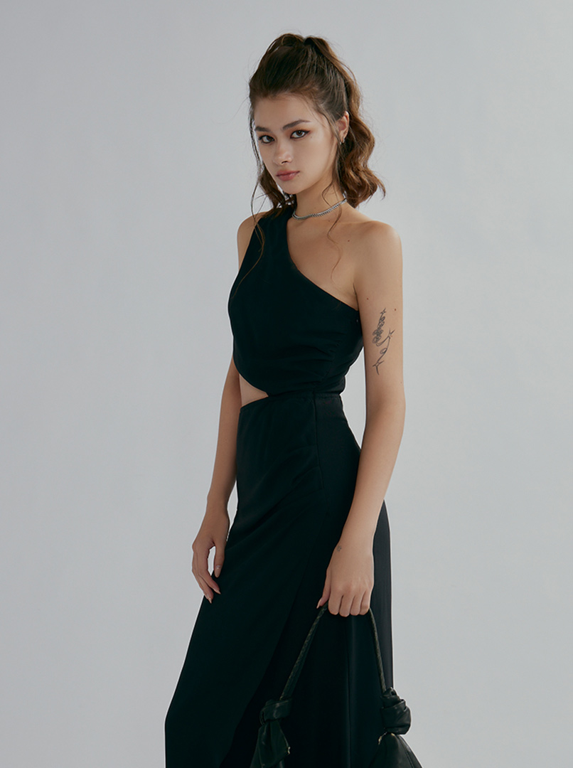 斜肩縷空連身裙'