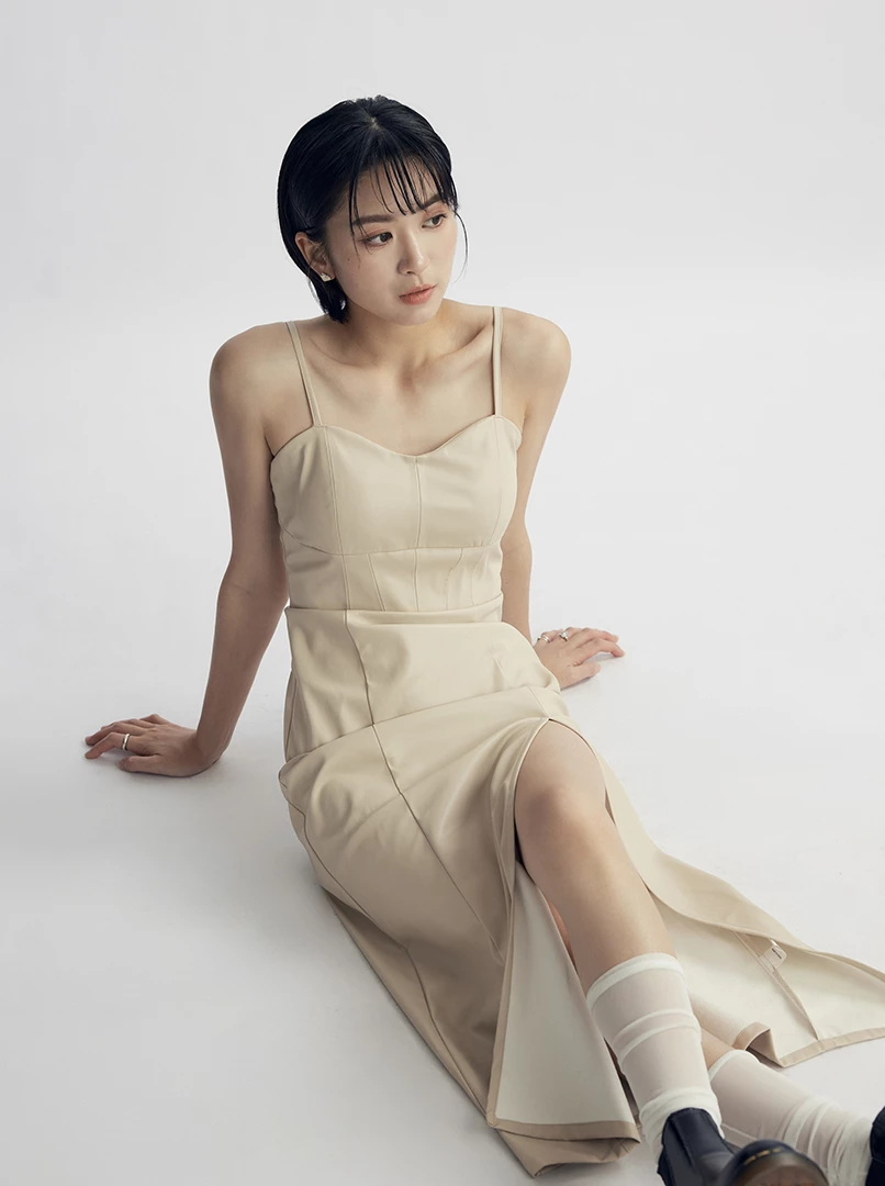 Red聯名皮革剪接長洋裝