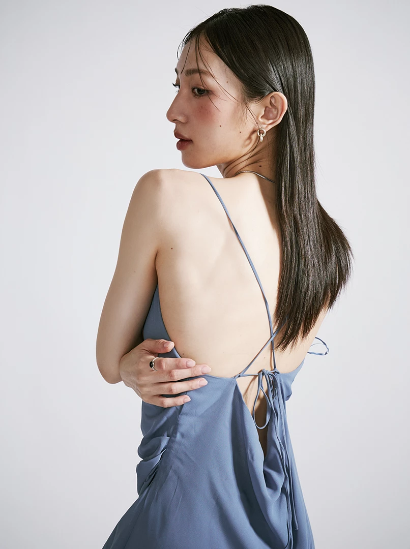 極美露背連身短洋裝