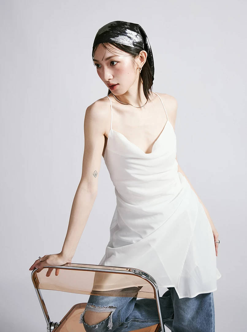 極美露背連身短洋裝