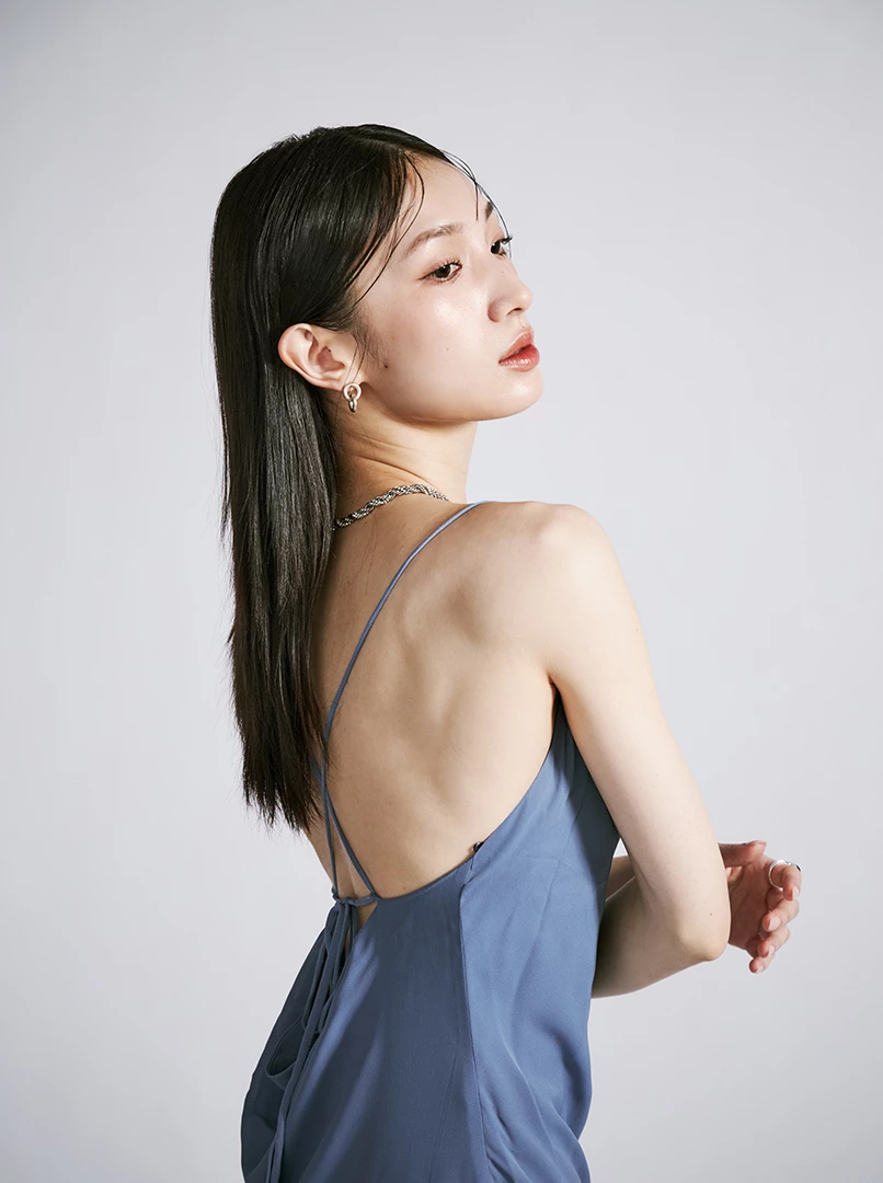 極美露背連身長洋裝