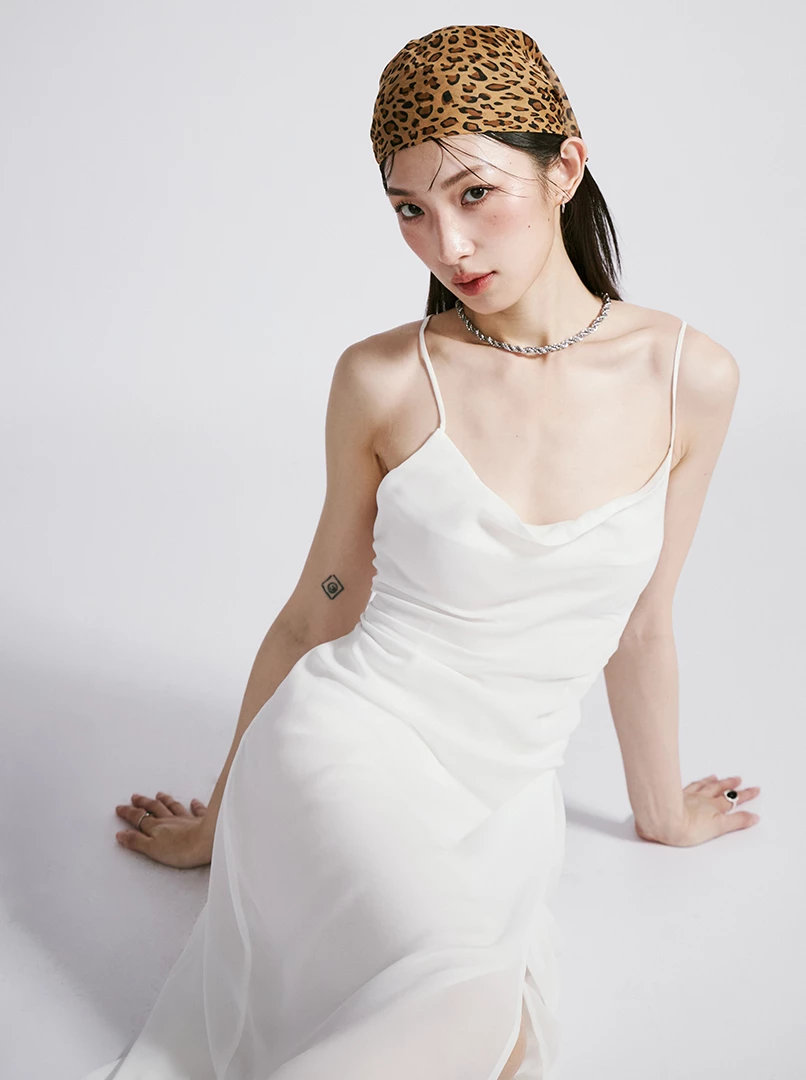 極美露背連身長洋裝