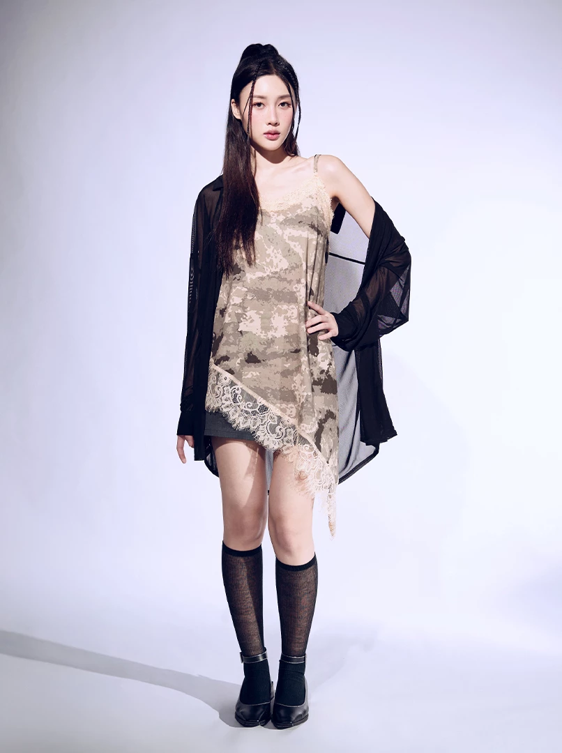 斜切蕾絲混彩洋裝