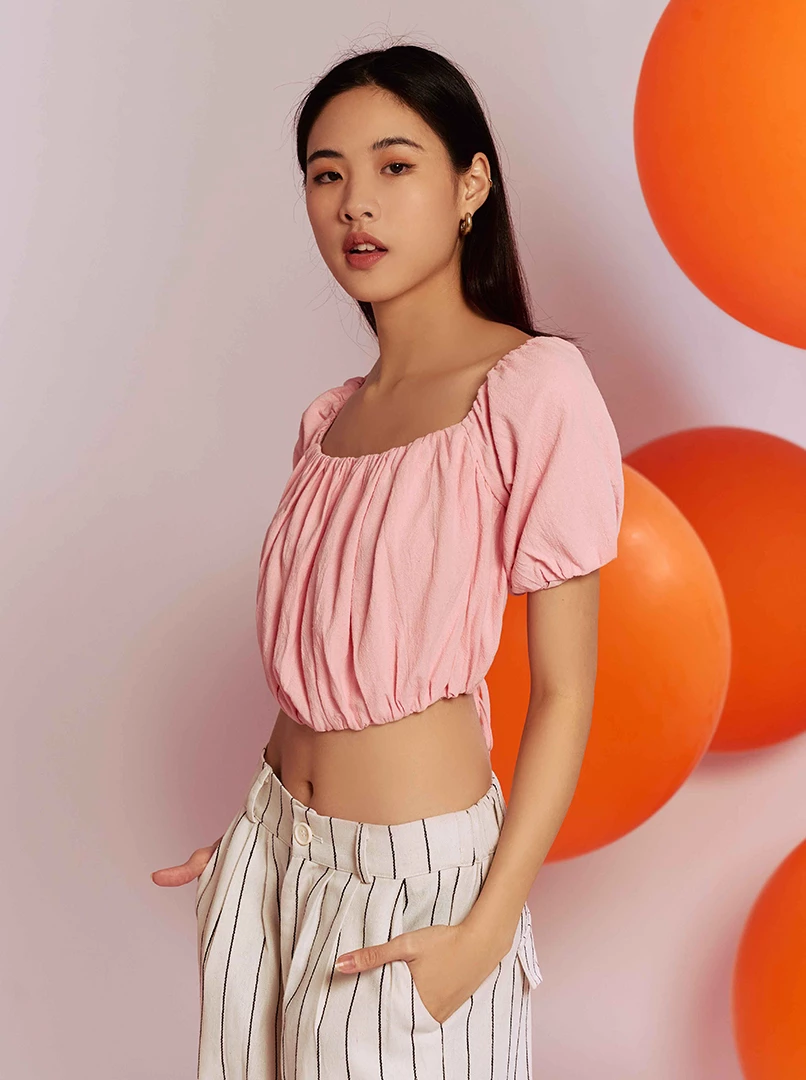 泡泡袖露背上衣'